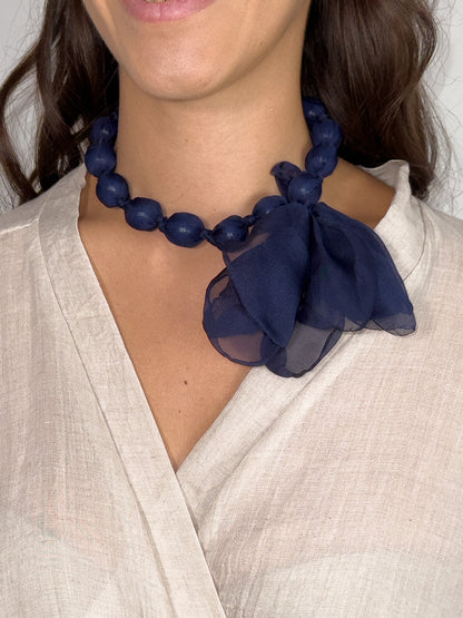 Collar Flor en Azul Marino