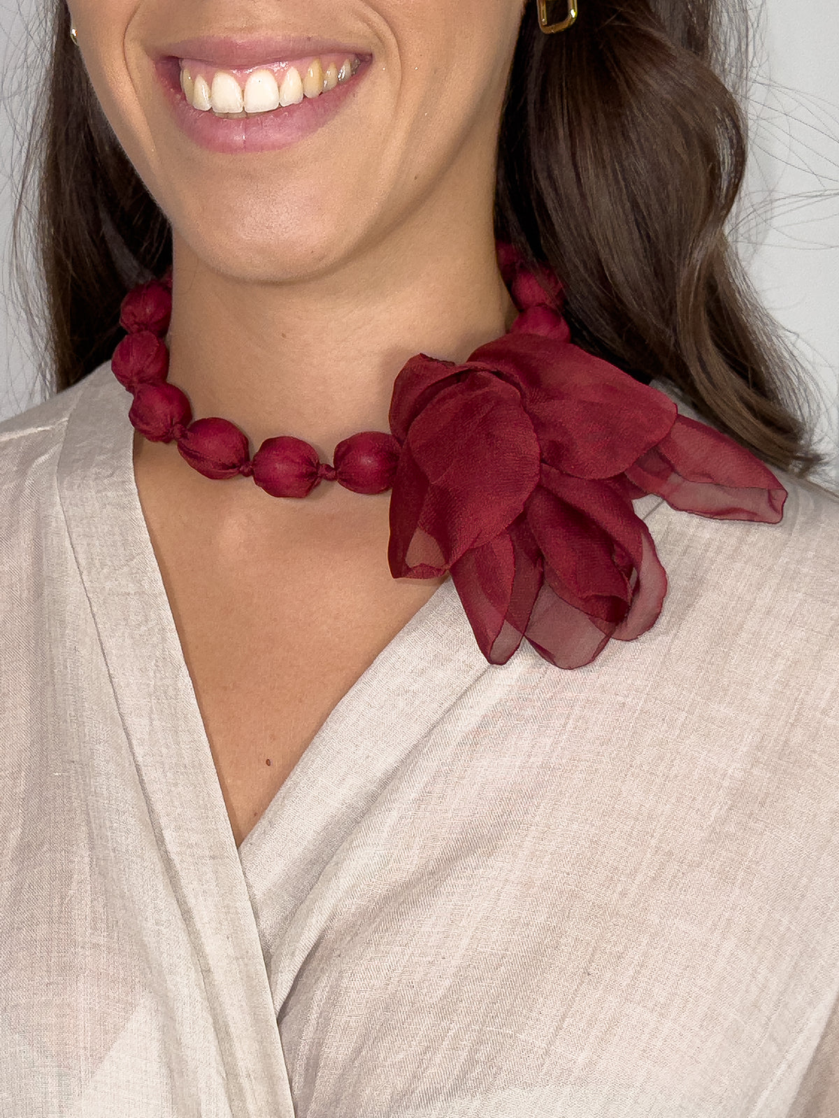 Collar Flor en Burdeos