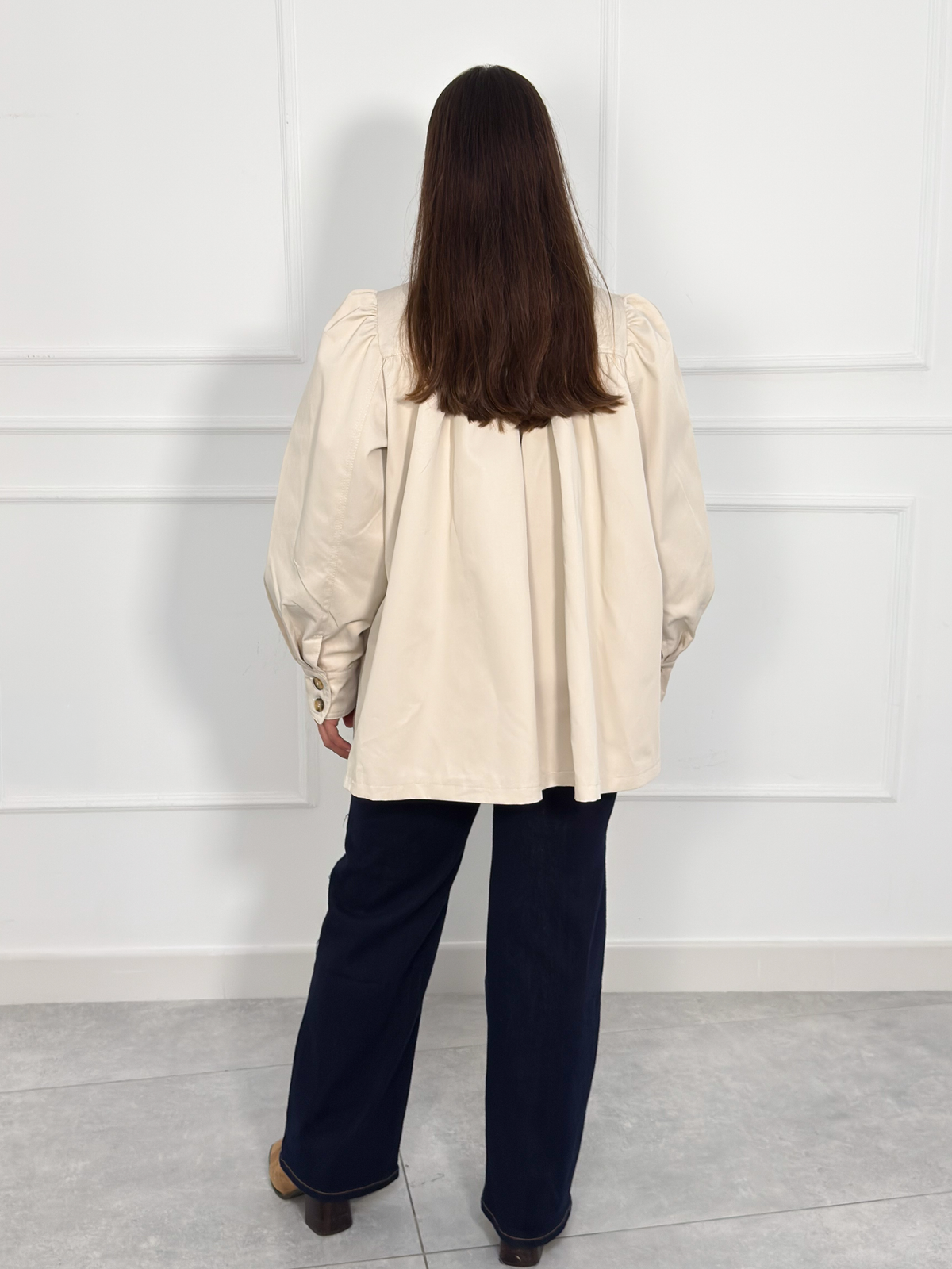 Chaqueta Oversize Beige de Cuello Alto con Bolsillos | Trento