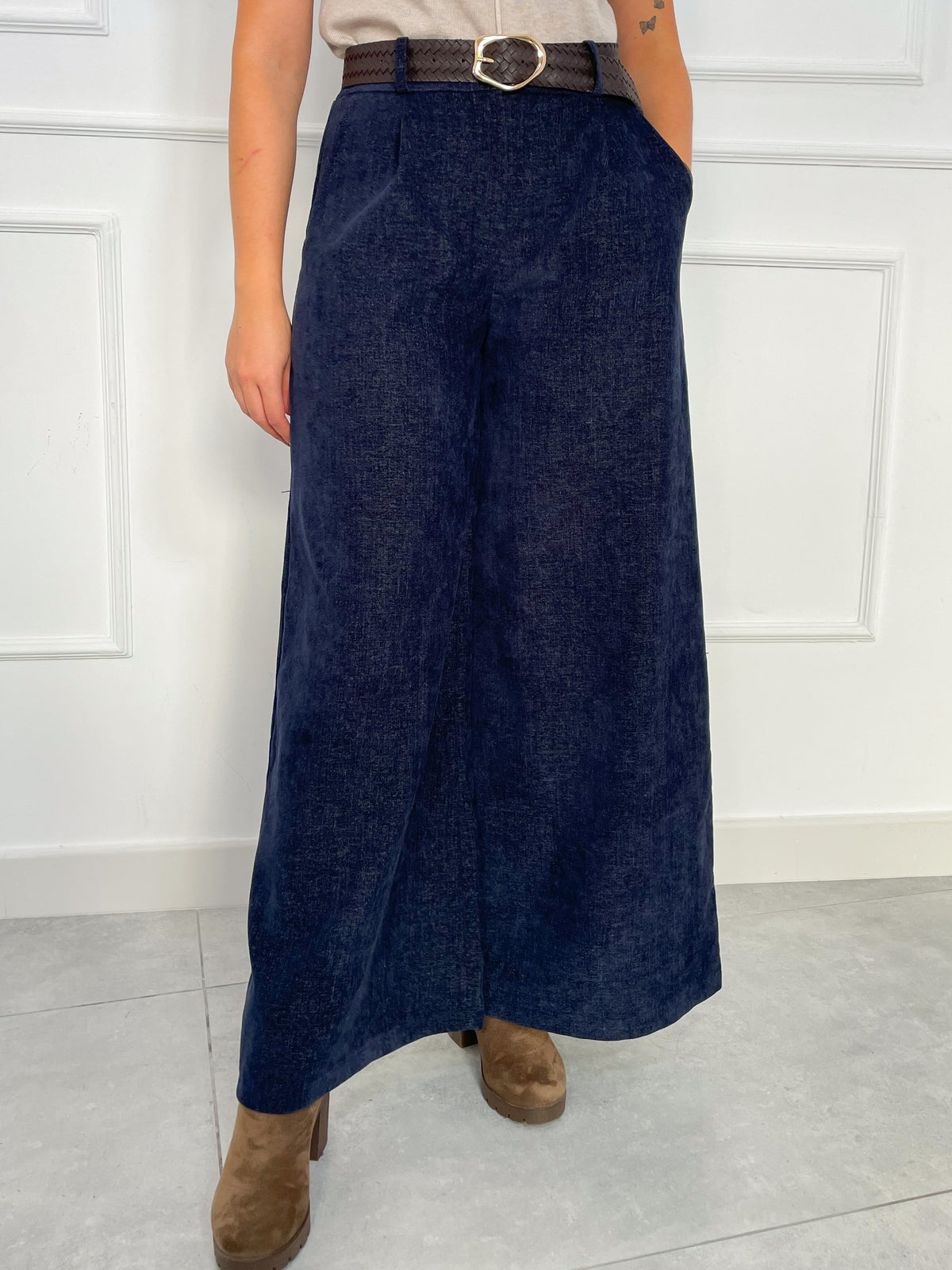 Pantalón Ancho de Pinzas de Tiro Alto | Zagreb