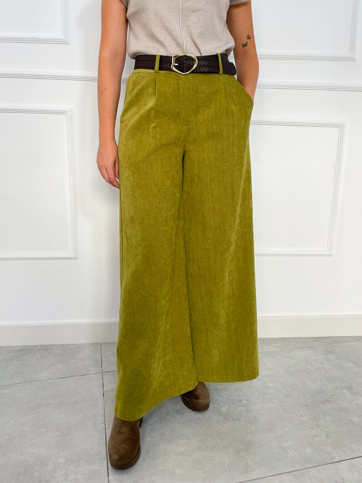 Pantalón Ancho de Pinzas de Tiro Alto | Zagreb