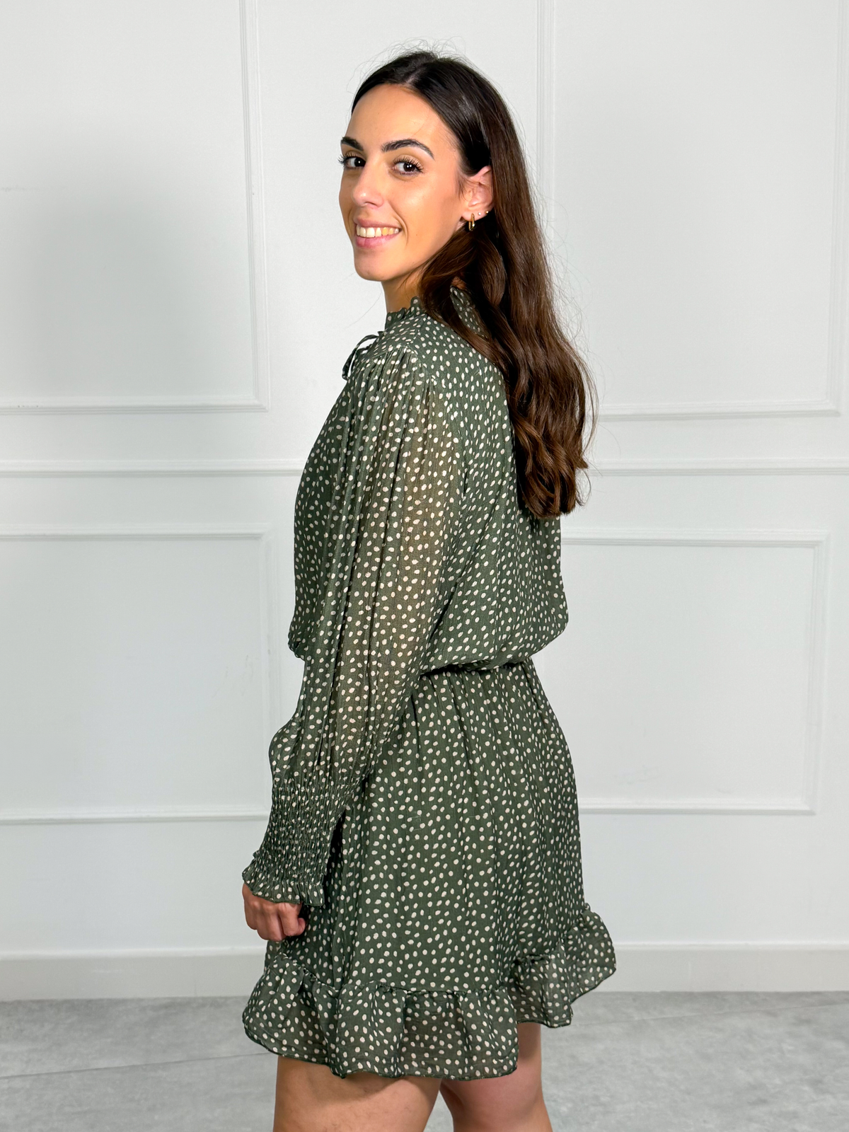 Vestido Corto de Lunares con Manga Larga y Volante | Portofino